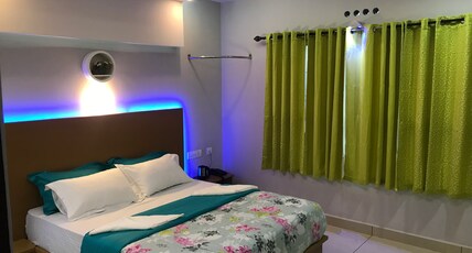MehaKira Holiday Inn, Central Munnar Room Type - Deluxe Room