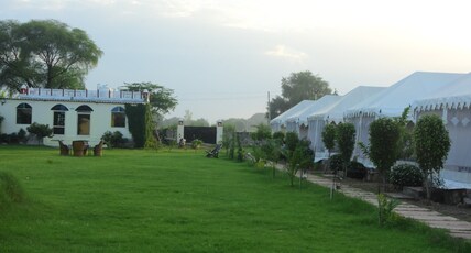 Tiger echo resort Room Type - Premium  Tent With Garden View
