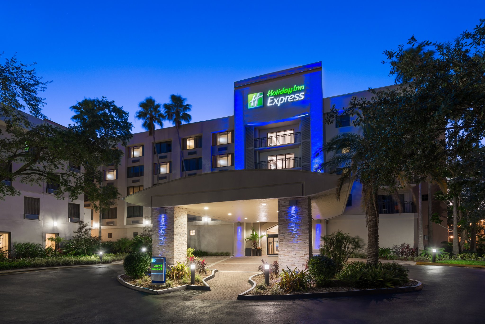 Holiday Inn Express Hotel & Suites Ft. Lauderdale-Plantation - Tap to explore photos
