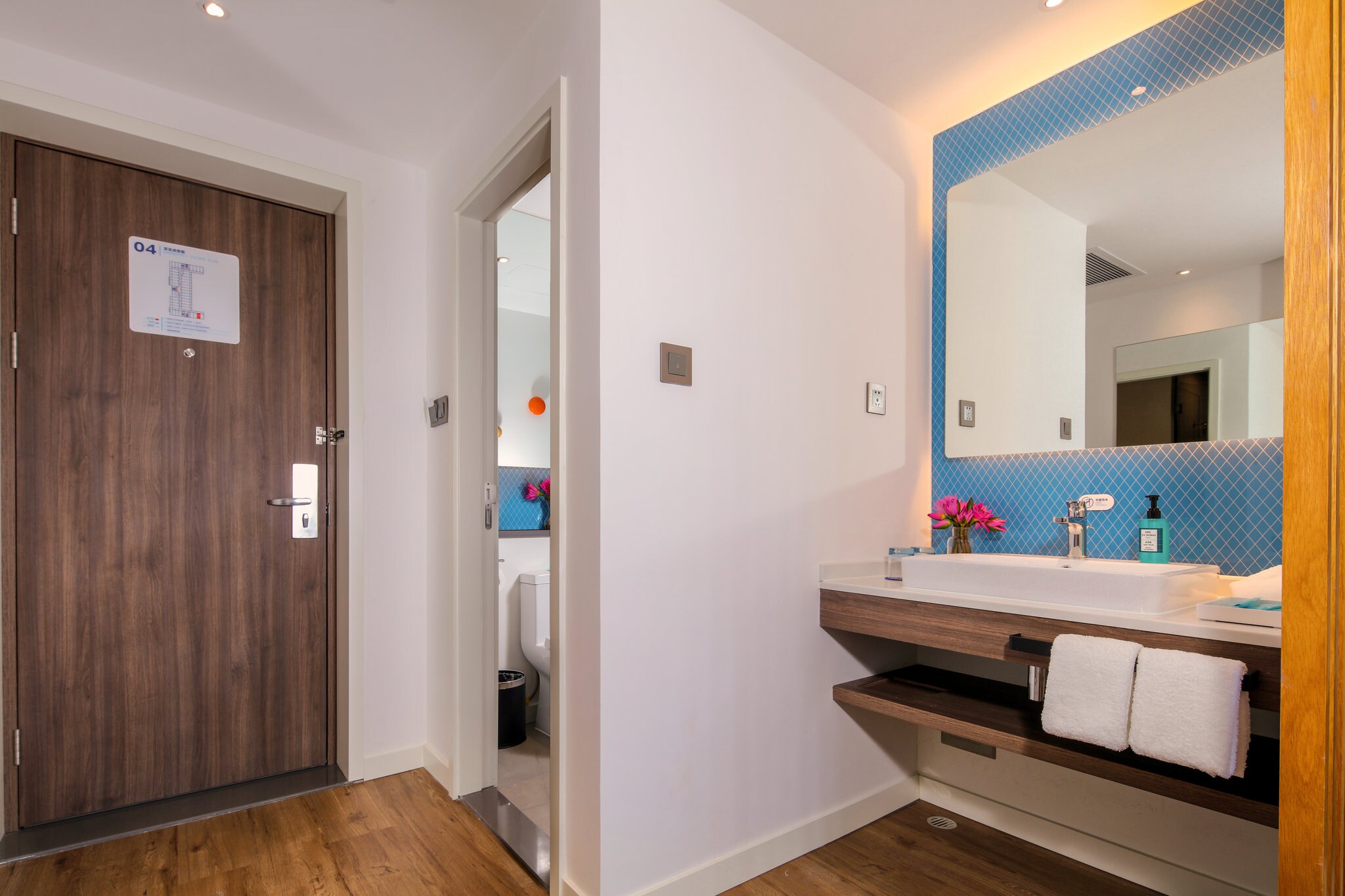 Holiday Inn Express CHENGDU EAST - Tap to explore photos