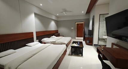 RUDRAKSH INN Room Type - FAMILY SUPER DELUXE AC ROOM