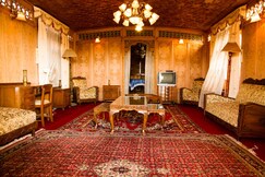 Kharpalace group of houseboats