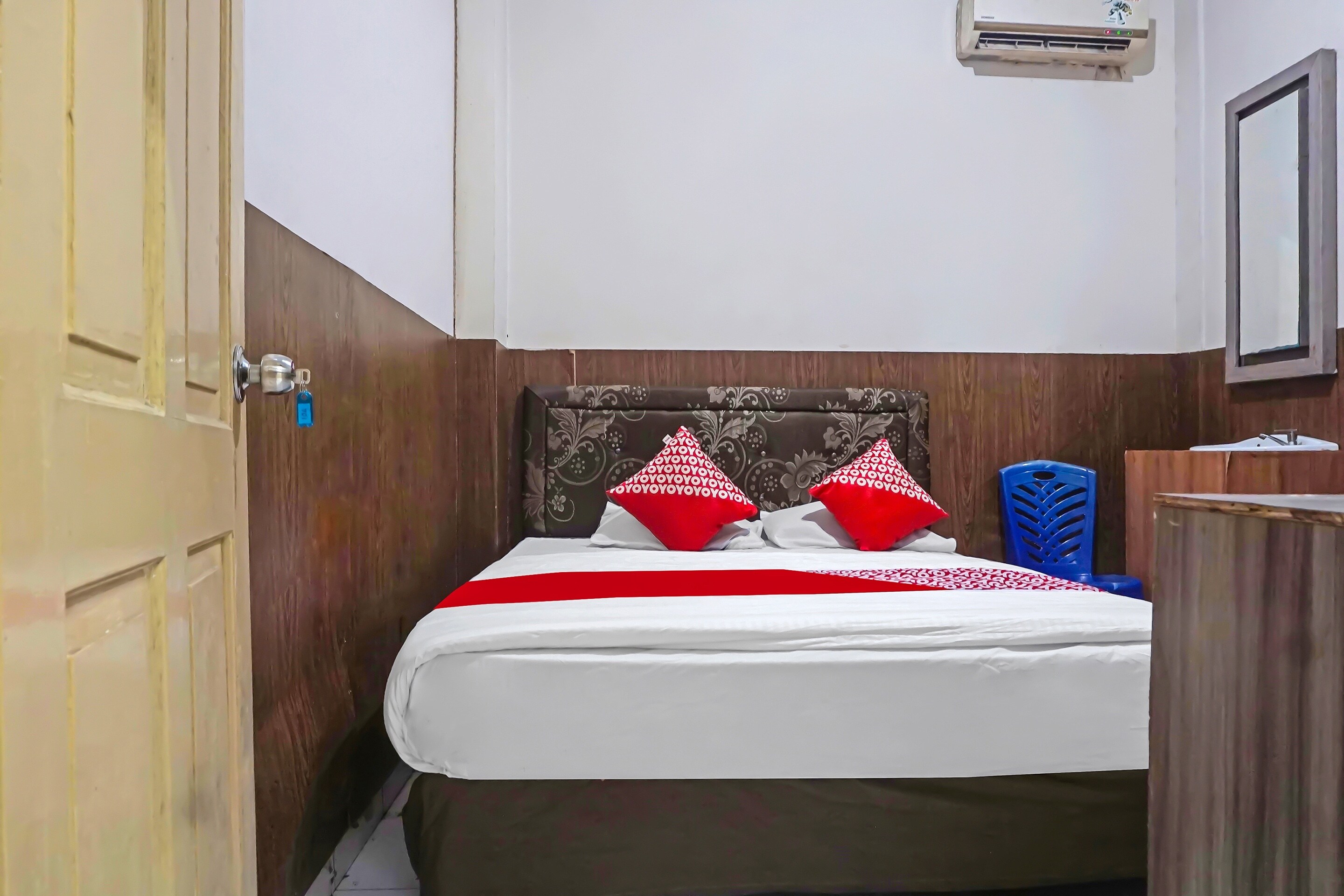Hotel O Diamond Inn Makassar - Tap to explore photos