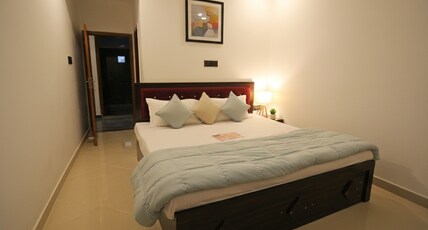 Monishka Palace 5 Km drive to Shri Ram Mandir Room Type - Deluxe Room with Jungle View