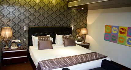 Hotel Centre Point Room Type - Deluxe Suite with Living Room