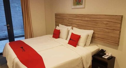 Victoria Hotel, a NuVe Group Collection Room Type - Superior King Room