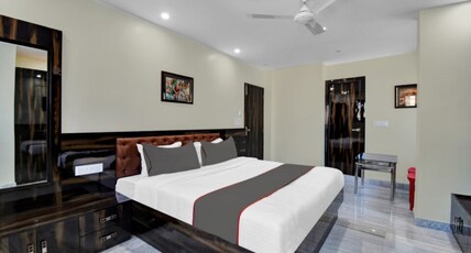 OM GUEST HOUSE AND BANQUET Room Type - Luxury Room