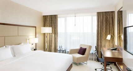 DoubleTree By Hilton Hotel & Conference Centre Warsaw Room Type - KING ROOM GARDEN VIEW