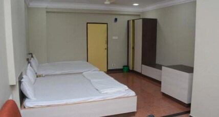 Hotel Devendra Room Type - Super Deluxe Non AC 4 Bed Room