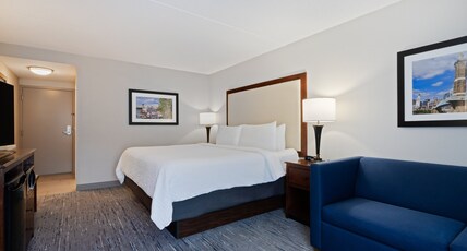 Holiday Inn Express & Suites CINCINNATI RIVERFRONT Room Type - 1 King Bed Standard Sofa Bed