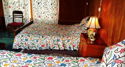 Monarch Houseboat Room Type - Deluxe Room