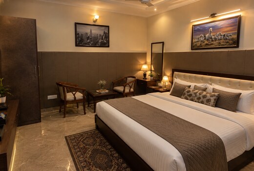 HOTEL LOTUS INN