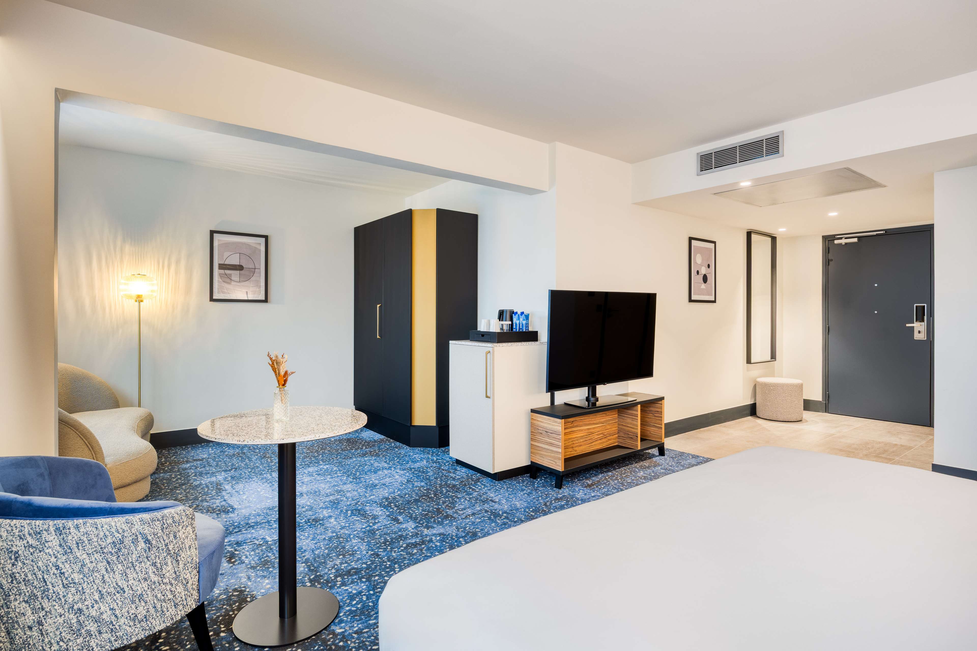 Hotel Lille Euralille - Hilton Affiliate Hotel - Tap to explore photos