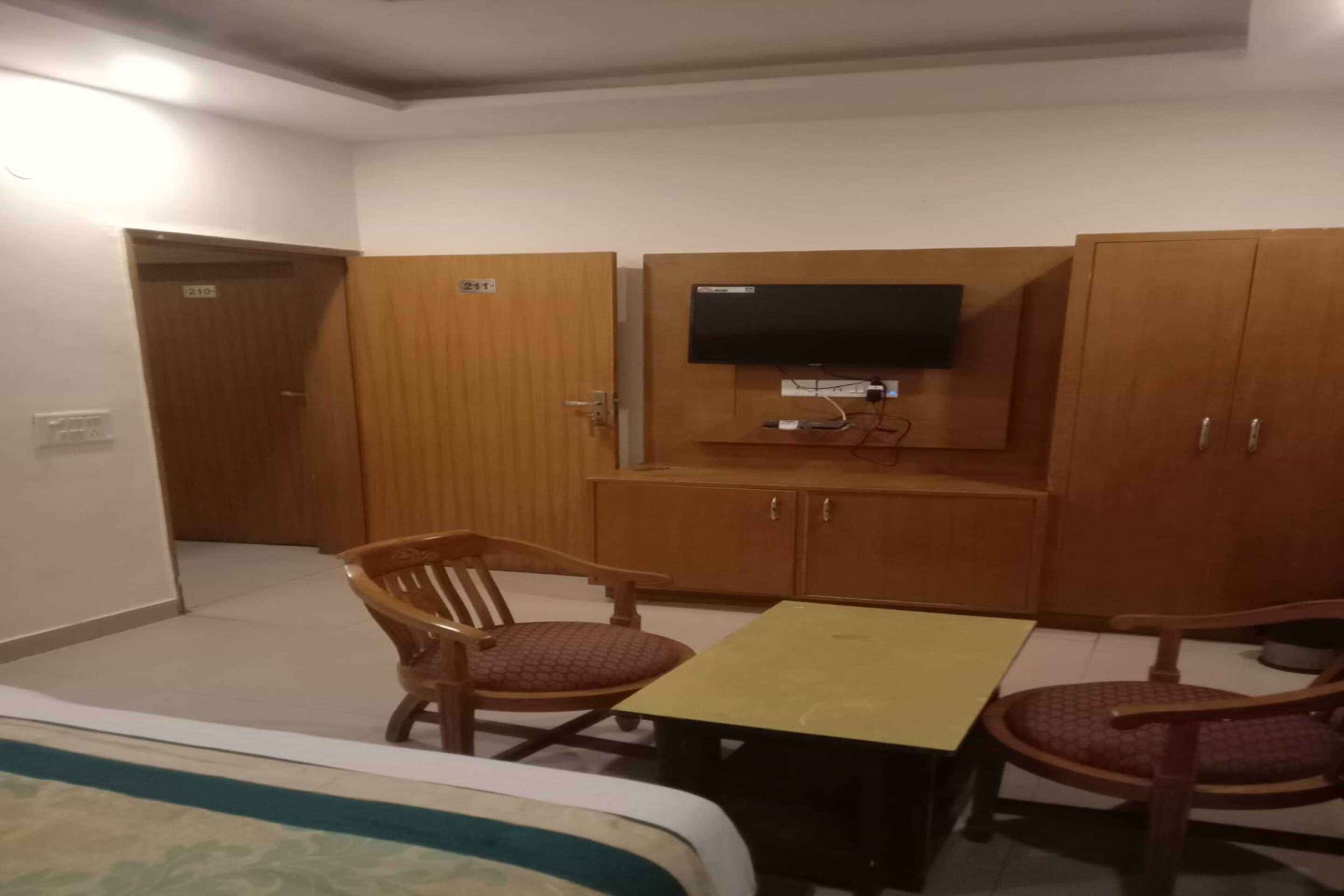 Hotel O Home Flourish By Stay In Near Iskcon Temple Noida - Tap to explore photos