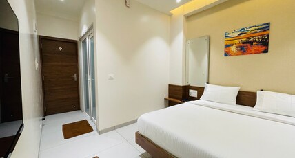 YOGIRAJ EXCLUSIVE LODGE Room Type - Super Deluxe Non-AC
