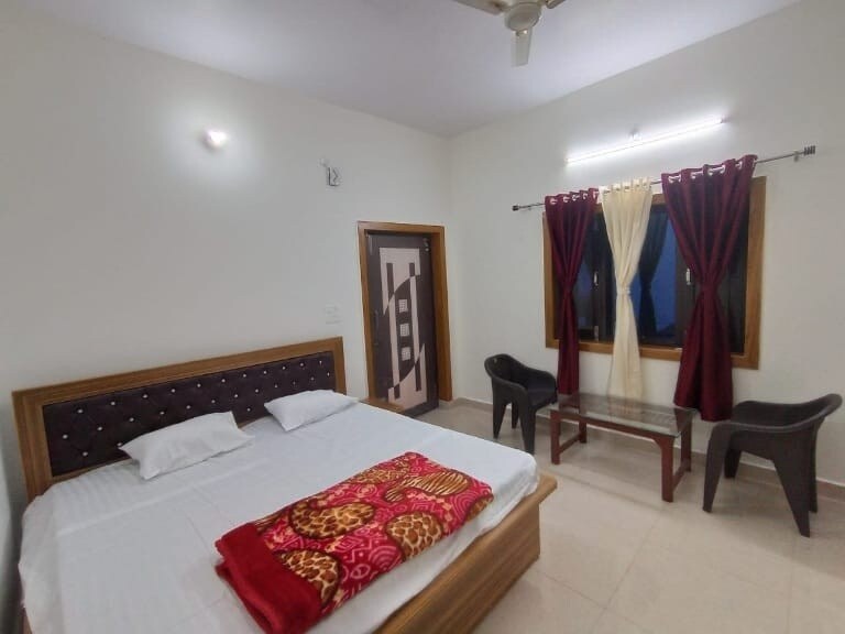 Sadhna  holiday  home - Tap to explore photos