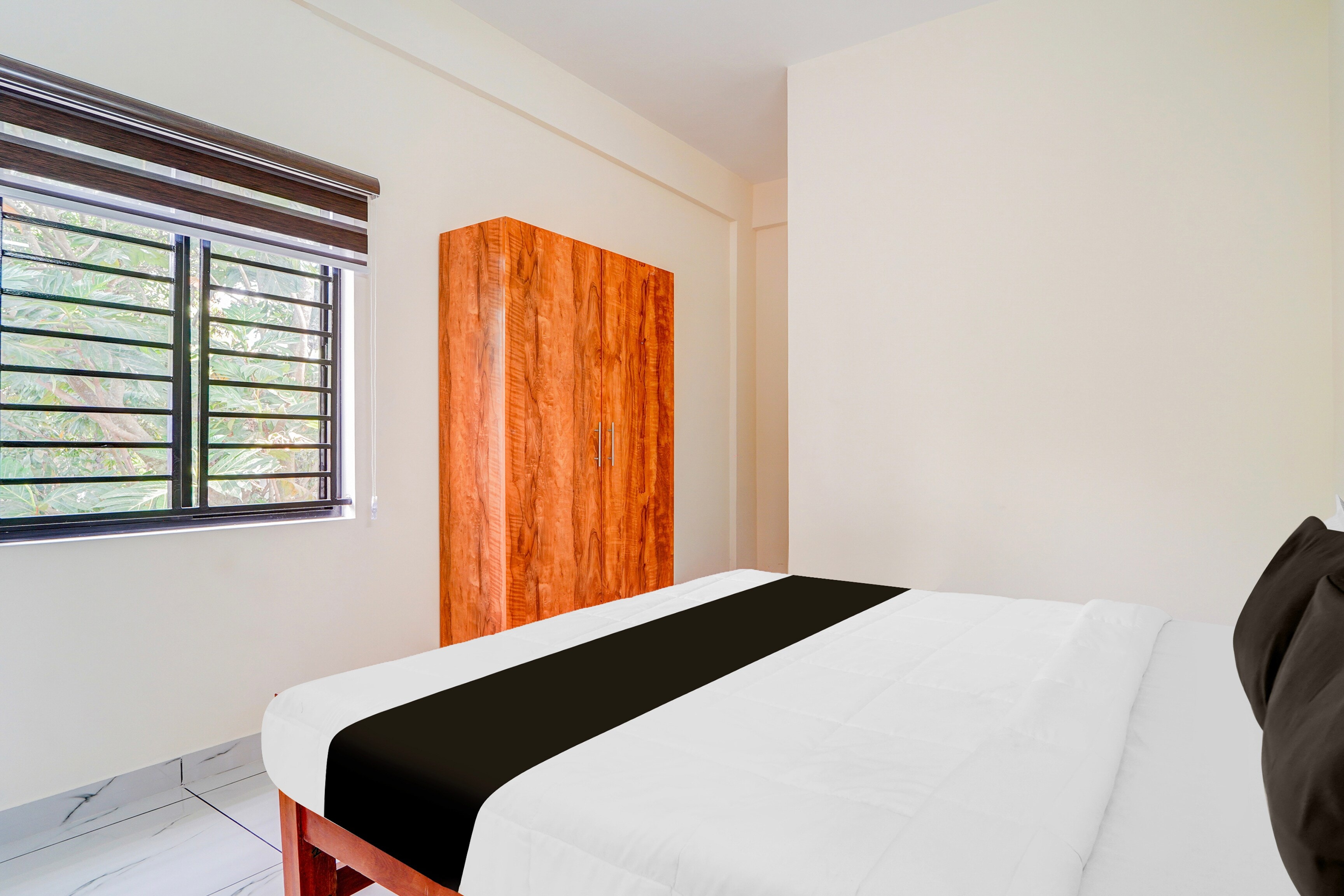 Hotel O HMT Colony Kochi Formerly Pullans Arcade - Tap to explore photos