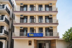 FabHotel Singh Guest House