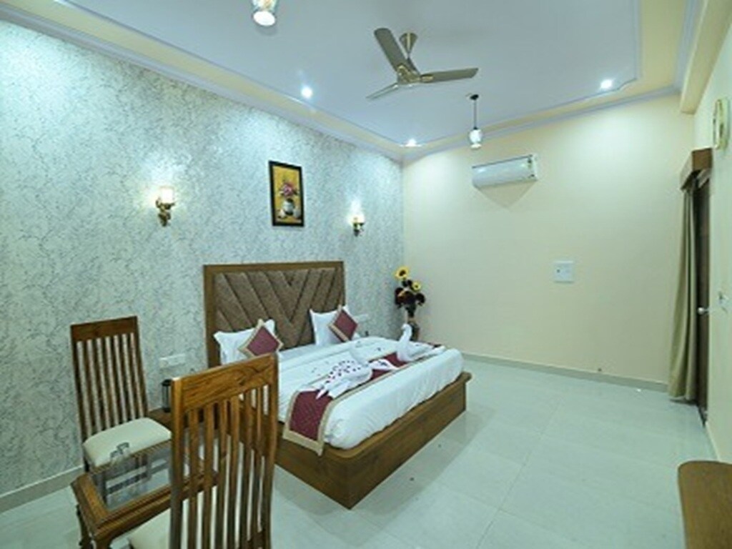 HOTEL NARAYAN VILAS - Tap to explore photos