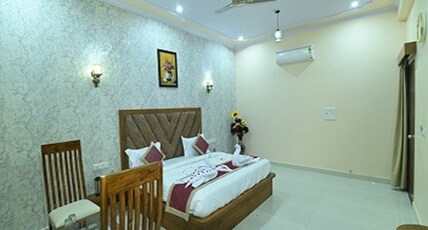 HOTEL NARAYAN VILAS Room Type - Super deluxe room with city view