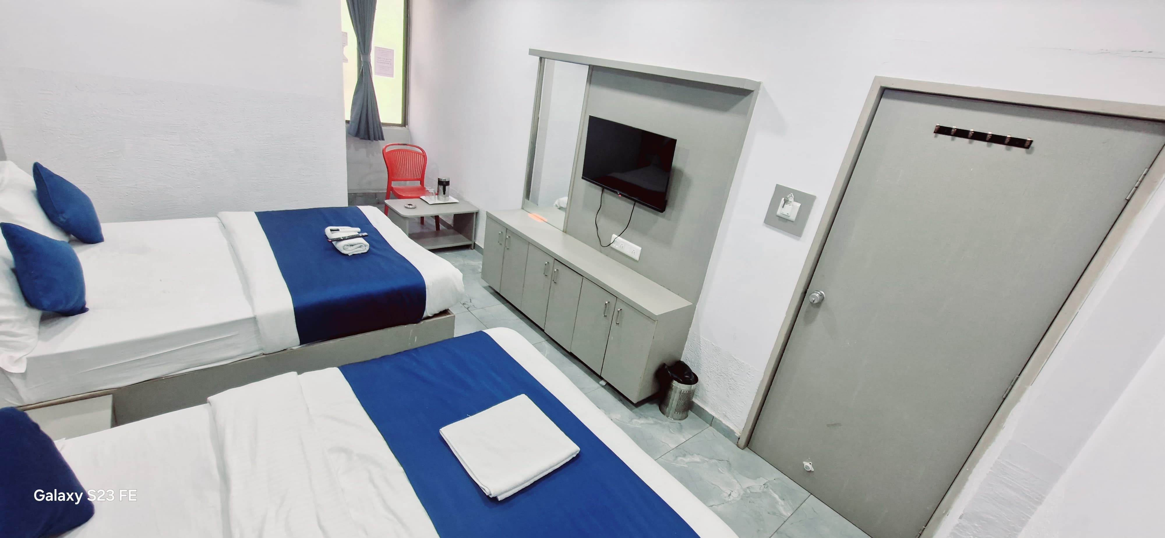 Hotel Kingdom - Tap to explore photos