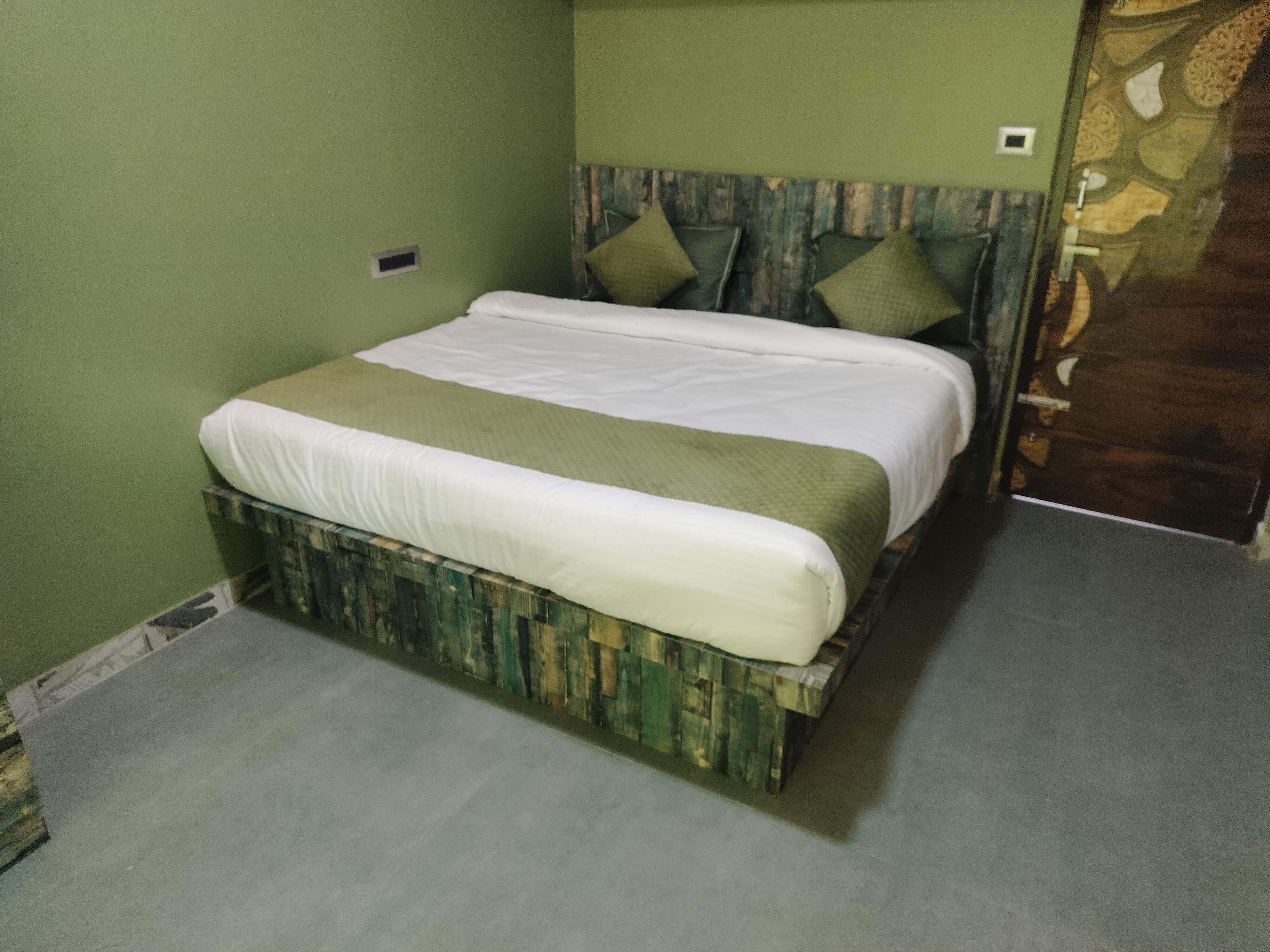 ASTAR GATE - Tap to explore photos