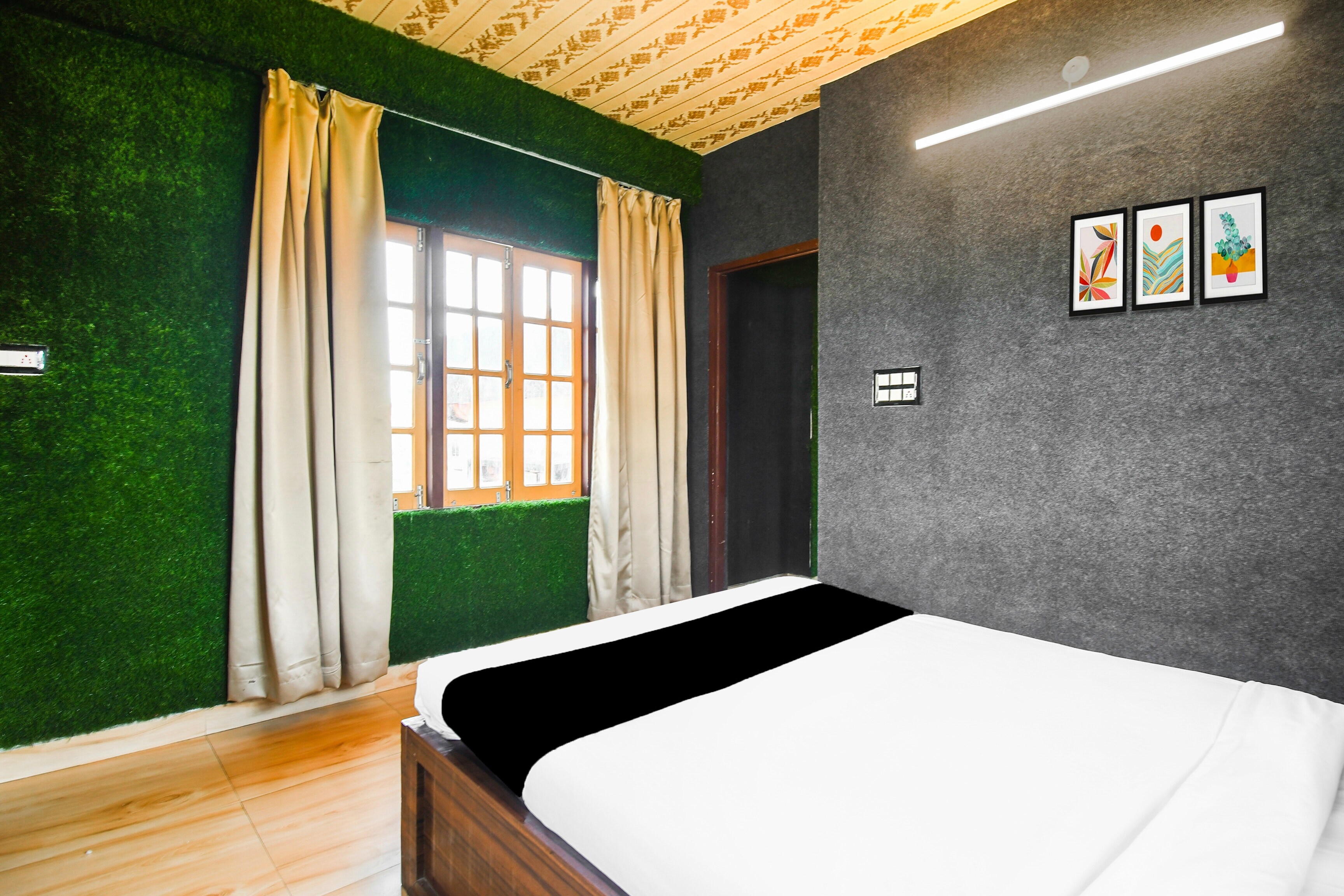 Super Hotel O Champasari Siliguri Formerly Four Fox Suits - Tap to explore photos