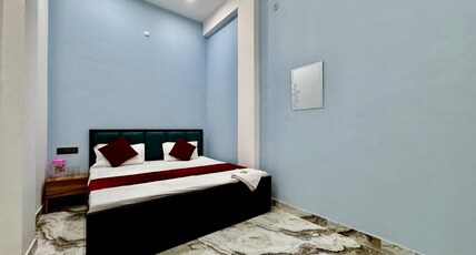 Hotel Radha Aradhya Sadan Room Type - Deluxe room