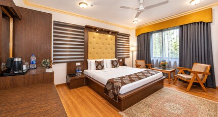 Lake Avenue by Stay Pattern - Dal Lake Room Type - Deluxe  Room