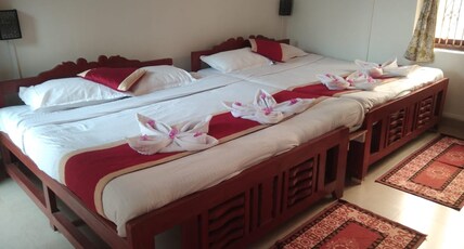 Redstone House by Ekdant Holiday Home Room Type - Deluxe Family Room