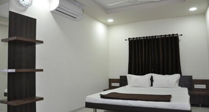 Hotel Shivdhara Room Type - AC Deluxe Rooms