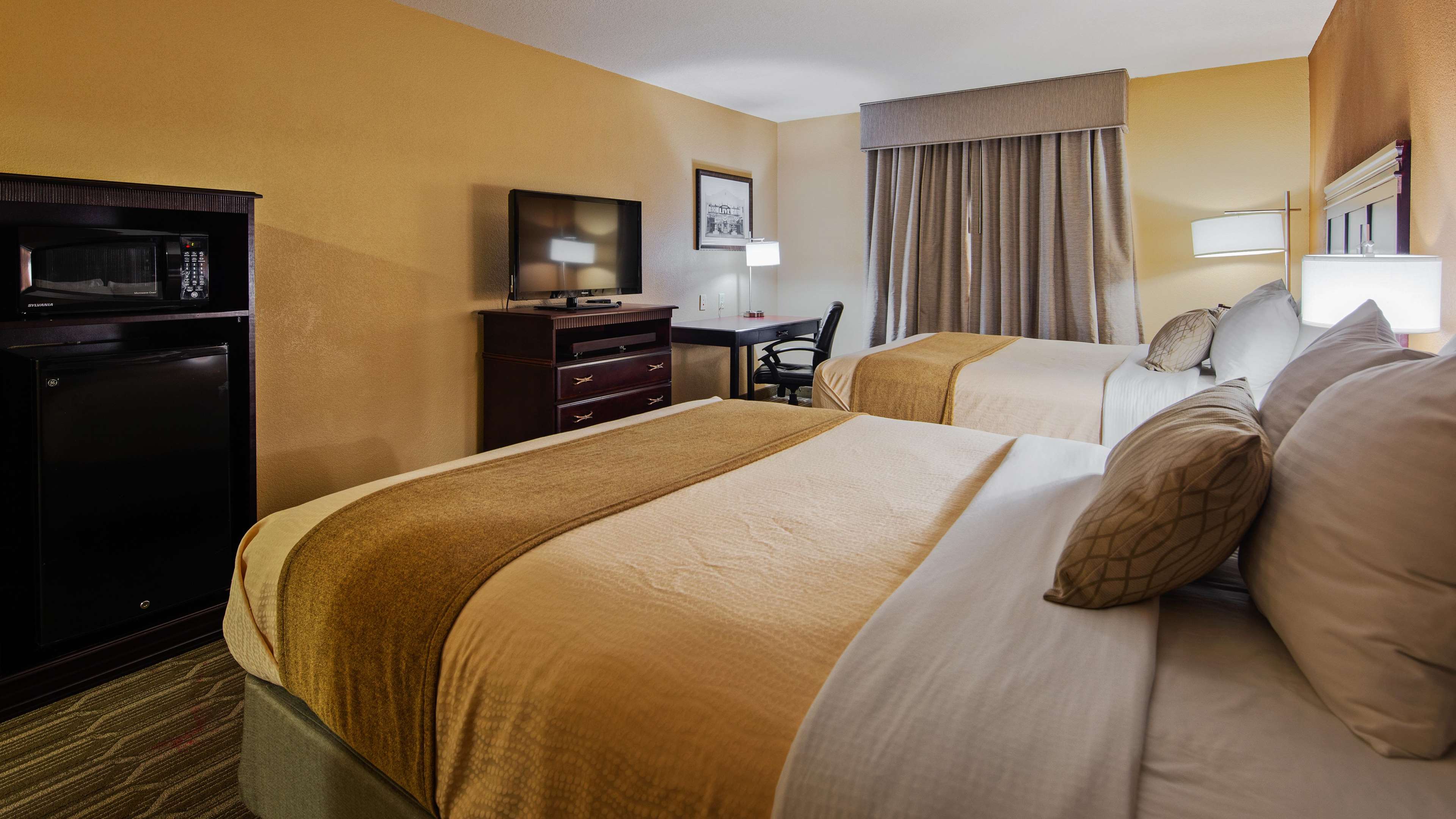 Best Western Granbury Inn & Suites - Tap to explore photos
