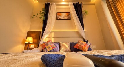 The Sukham l Near Expo Mart Metro l Pari Chawk Room Type - The Sukham l Near Expo Mart Metro l Pari Chawk