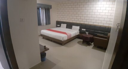 HOTEL RAJ PALACE Room Type - Deluxe Room