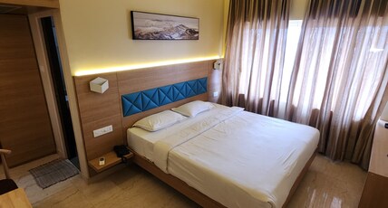 VPS GRAND, PALANI Room Type - Deluxe Double AC (Premium)