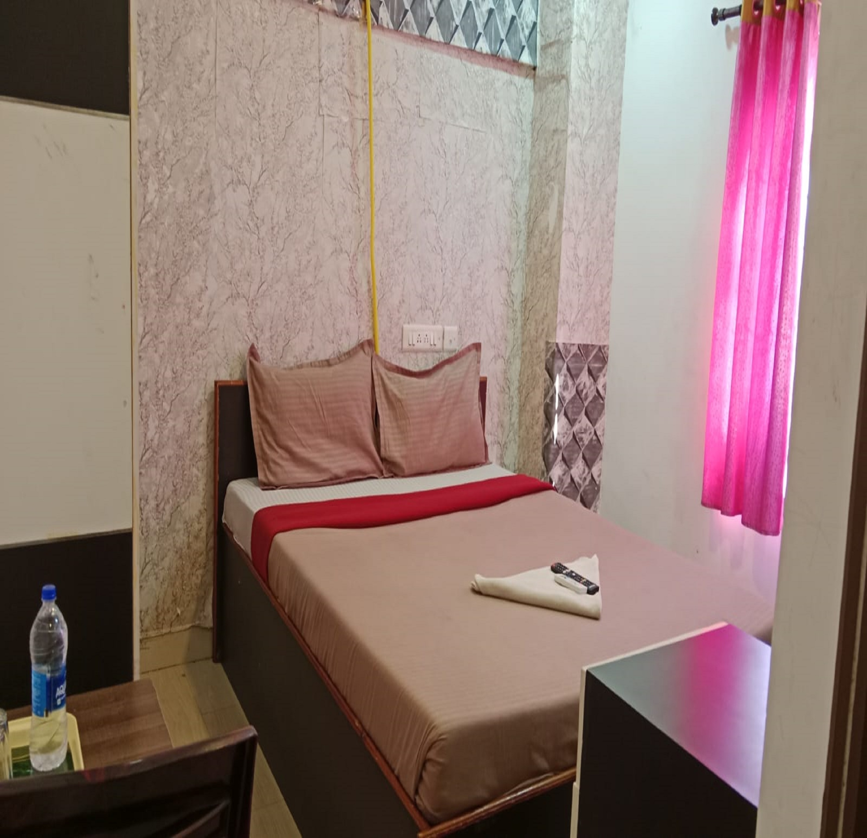 Friday Inn - Tap to explore photos