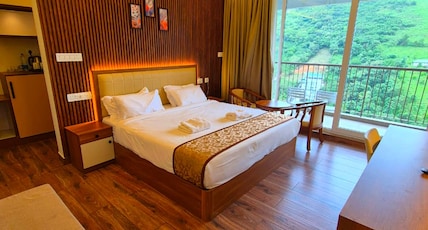 ROYALE BY HONEYCOMB Room Type - Royal Room with Mountain View ROYALE BY HONEYCOMB Room Type - Royal Room with Mountain View