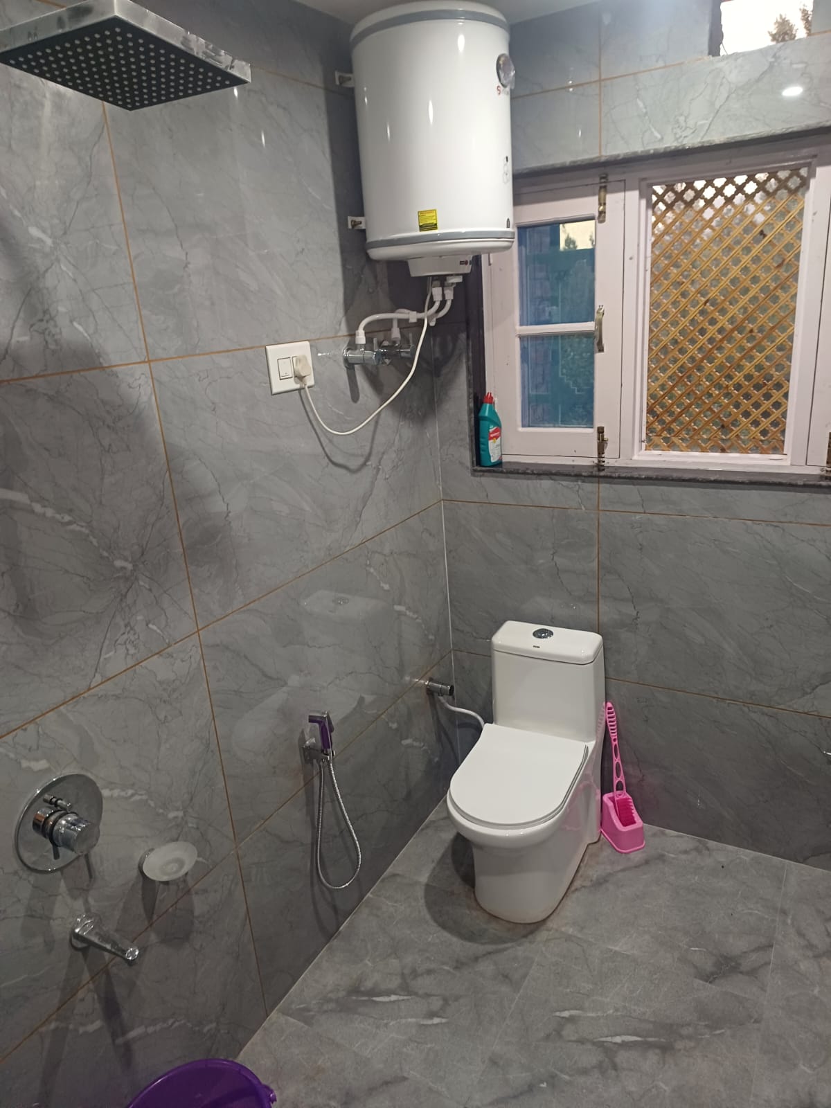 Para Paying Guesthouse - Tap to explore photos
