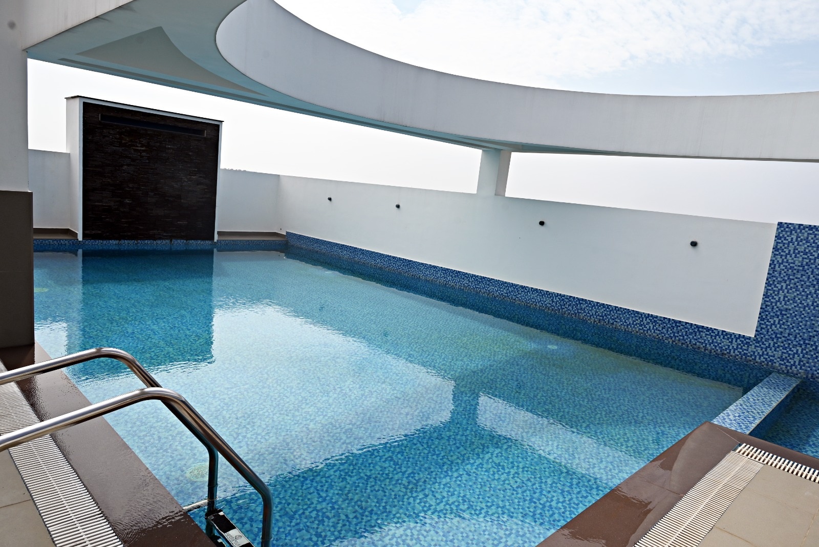 Luxe Living Serviced Apartments Near Technopark Trivandrum - Tap to explore photos