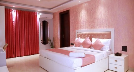 Hotel VS Residency Medanta Room Type - Suite Room with Back Balcony