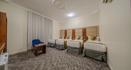 Alfakhamah Aldahabi Hotel Alshuhada Room Type - Quadruple room Alfakhamah Aldahabi Hotel Alshuhada Room Type - Quadruple room