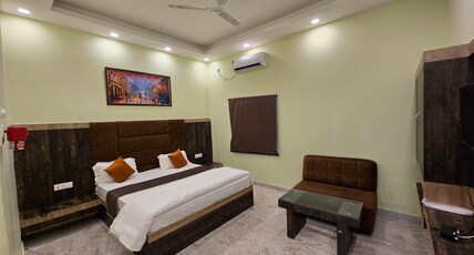 RAJ PALACE HOTEL AND RESORT Room Type - Deluxe Room with Garden View