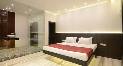 THC Backpackers Room Type - Deluxe King Room with Balcony