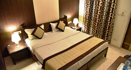 Hotel Hk continental Room Type - Deluxe Room