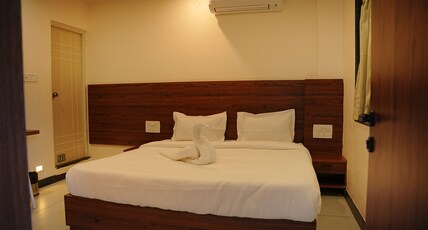 KARTHIK BHAVAN Room Type - AC DELUXE ROOM