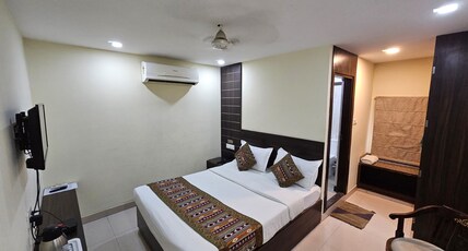 Hotel SLE Residency Kashi Room Type - Deluxe AC Room