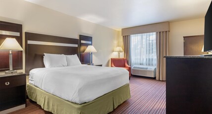 Best Western Parsons Inn Room Type - Accessible - 1 Queen, Mobility Accessible, Bathtub, Microwave And Mini-Refrigerator, Wi-Fi, Non-Smok Best Western Parsons Inn Room Type - Accessible - 1 Queen, Mobility Accessible, Bathtub, Microwave And Mini-Refrigerator, Wi-Fi, Non-Smok