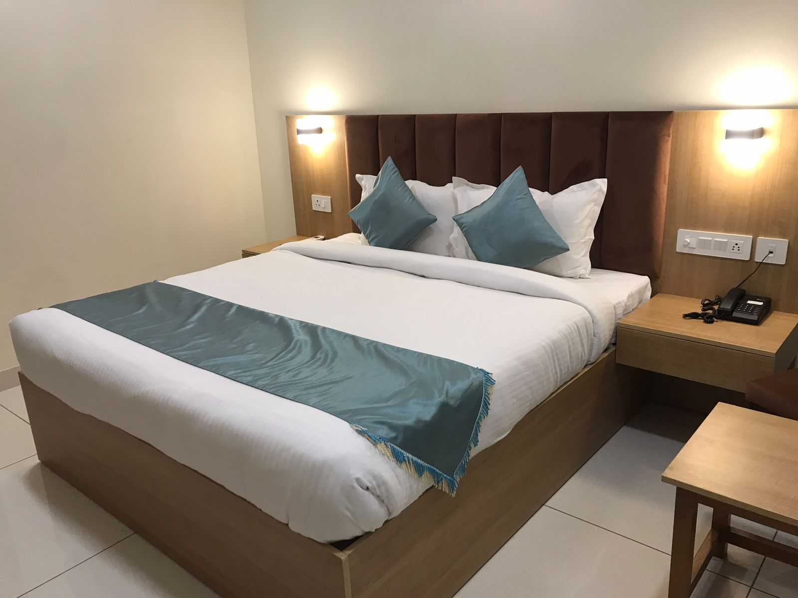 Hotel O Yadav Restaurant & Family Rooms - Tap to explore photos