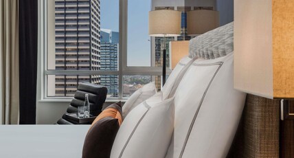 Swissotel Sydney Room Type - SIGNATURE SKYLINE BALCONY ROOM, 1 KING BED, EXECUTIVE LOUNGE ACCESS, HIGH FLOOR Swissotel Sydney Room Type - SIGNATURE SKYLINE BALCONY ROOM, 1 KING BED, EXECUTIVE LOUNGE ACCESS, HIGH FLOOR