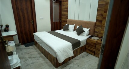 Ebony Hotel & Banquets Room Type - Luxury Room